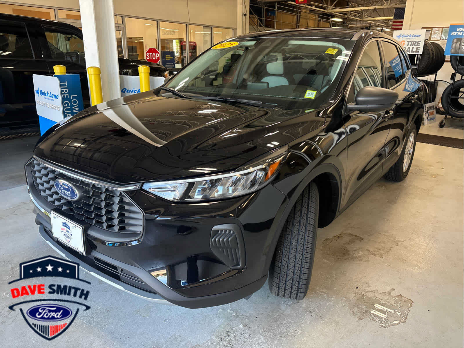 Certified 2023 Ford Escape Active AWD/4WD image 2