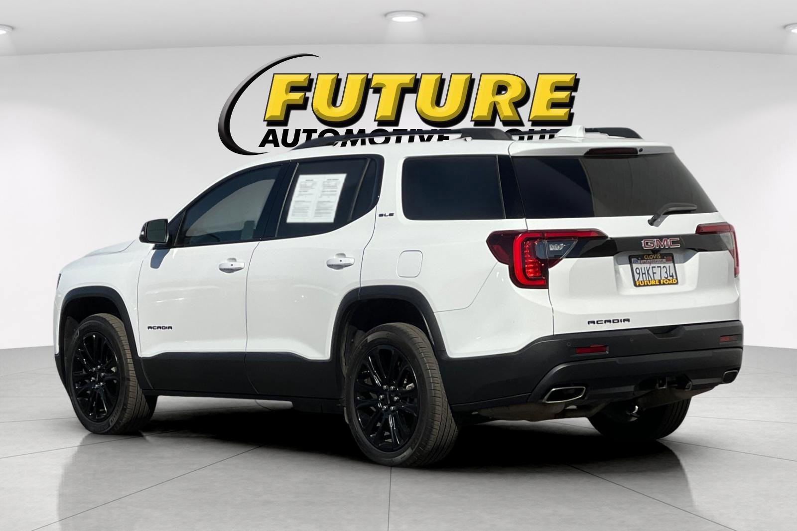 Used 2023 GMC Acadia SLE w/ Driver Convenience Package image 3