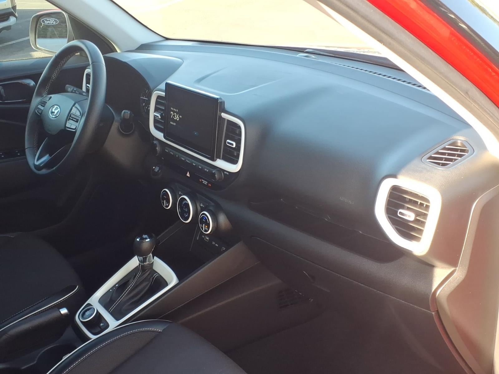 Used 2022 Hyundai Venue Limited FWD image 10