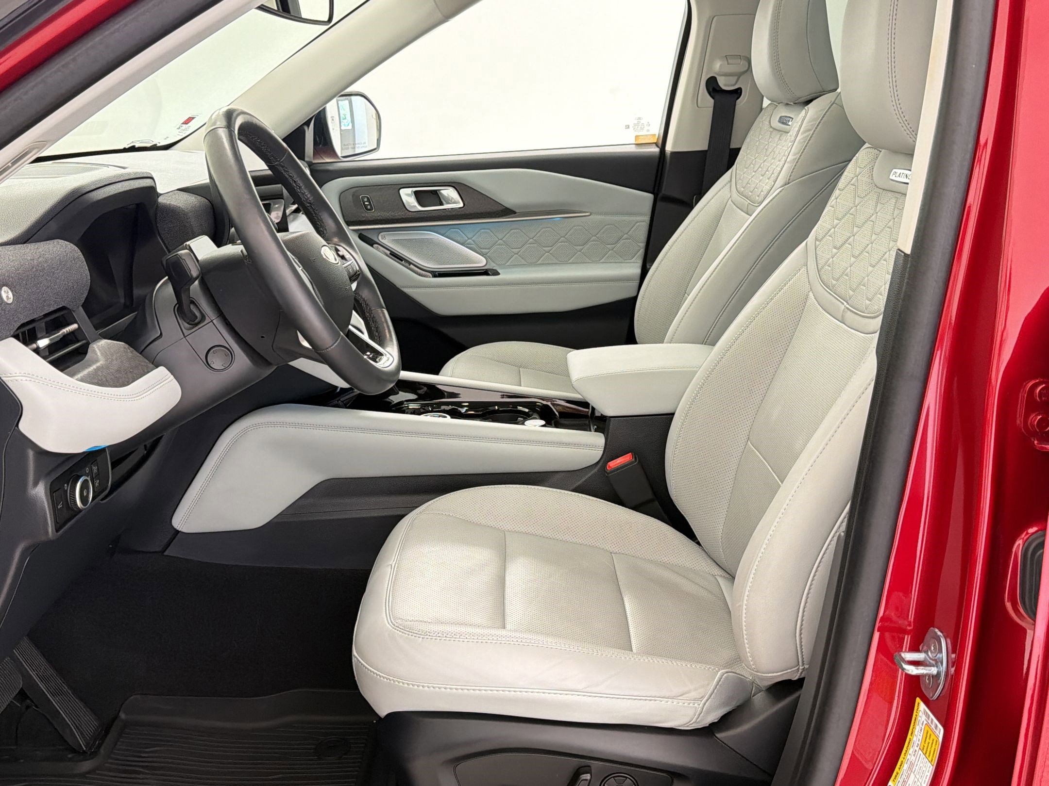 Certified 2025 Ford Explorer Platinum w/ Ultimate Package image 10