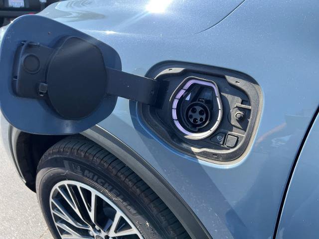 Certified 2025 Ford Escape SE w/ PHEV Premium Package FWD image 19