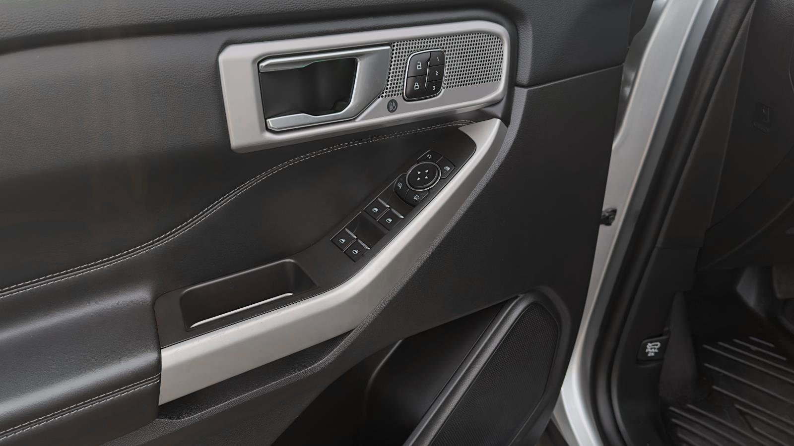 Certified 2023 Ford Explorer Limited w/ Equipment Group 301A image 24