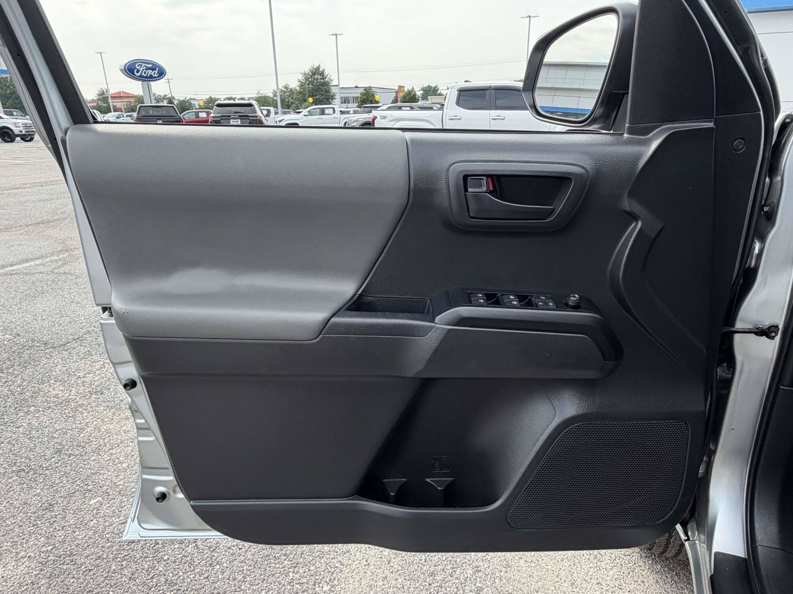 Used 2023 Toyota Tacoma SR AWD/4WD image 18