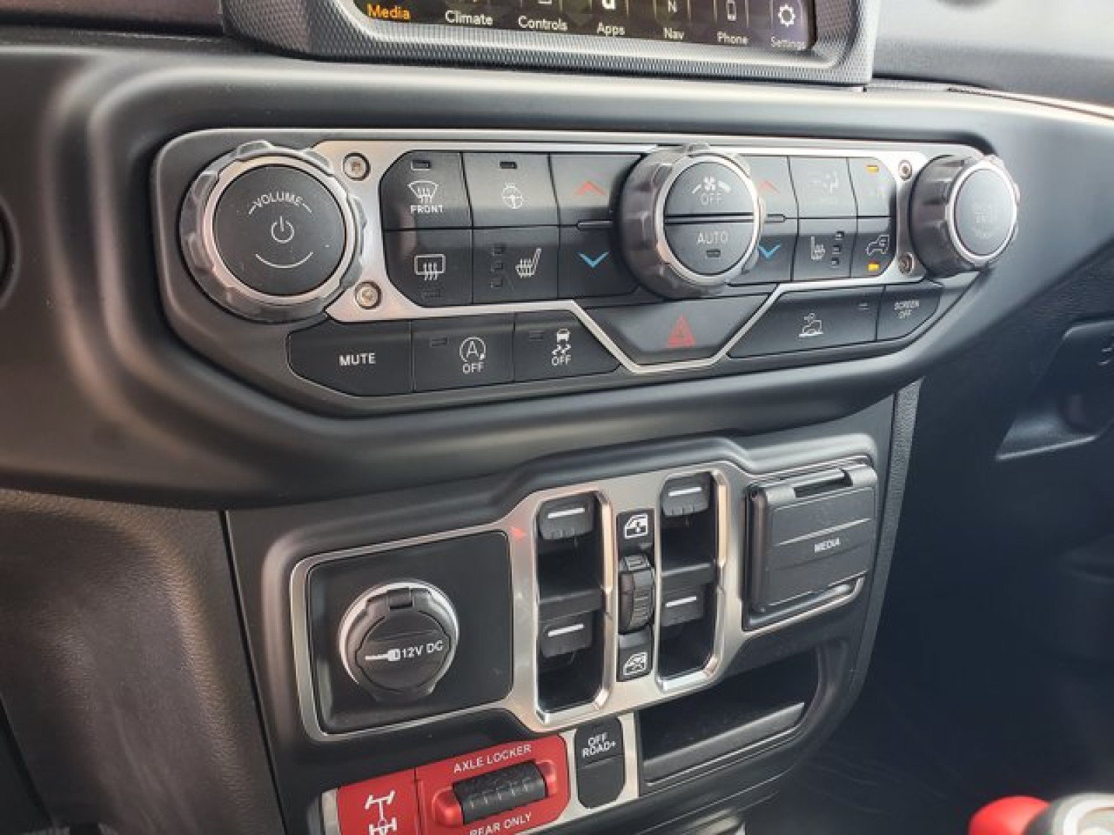 Used 2023 Jeep Gladiator Mojave w/ Cold Weather Group AWD/4WD image 21