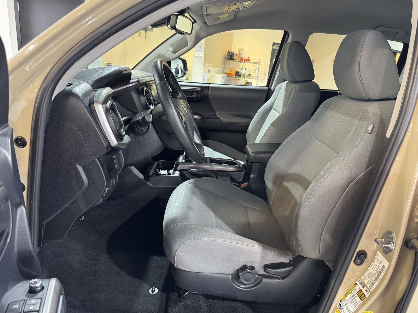 Used 2018 Toyota Tacoma SR5 RWD image 19