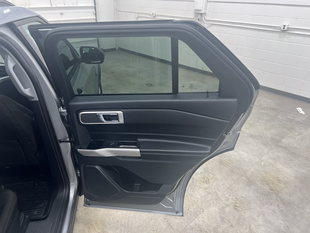 Certified 2024 Ford Explorer XLT RWD image 19