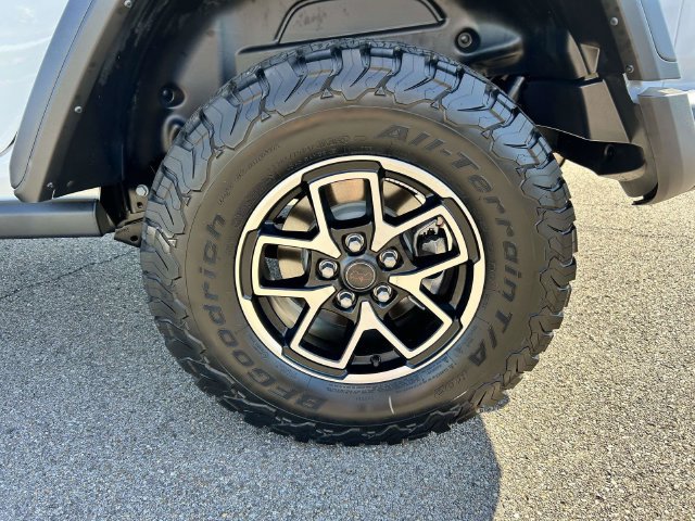 Used 2026 Jeep Wrangler Unlimited Rubicon AWD/4WD image 3
