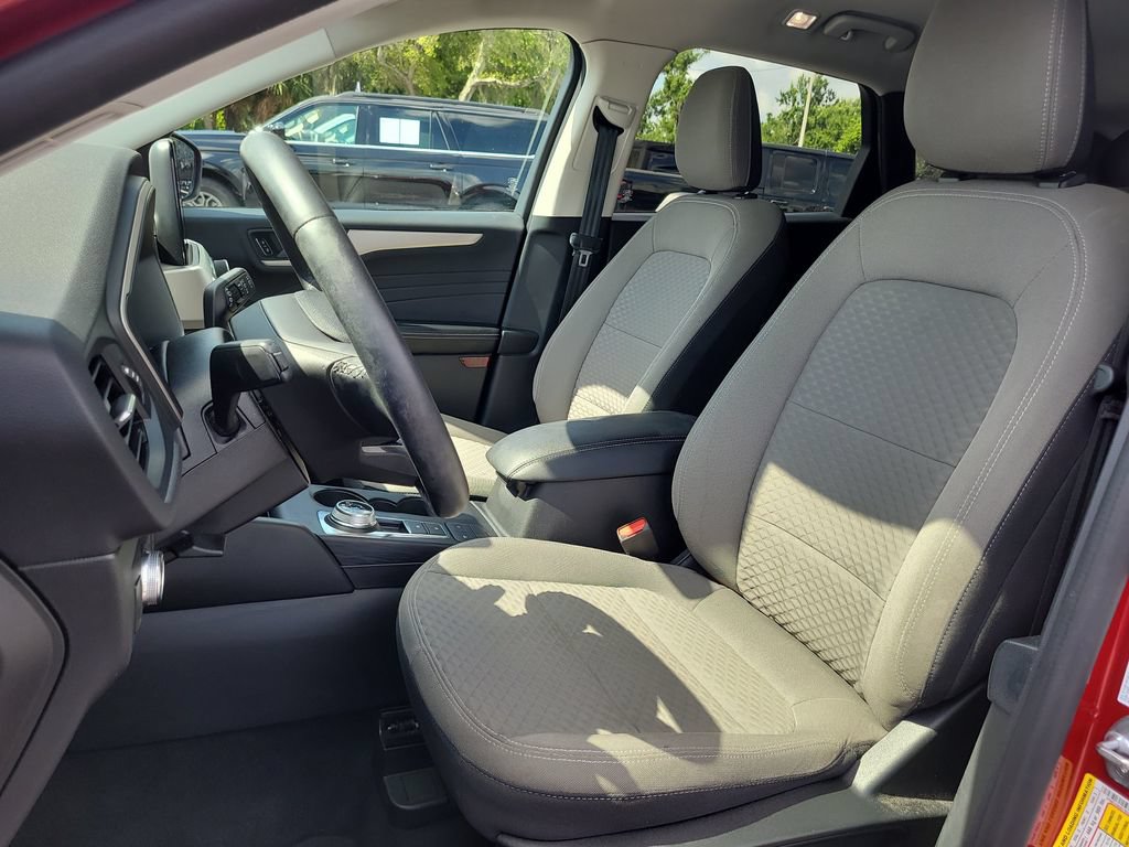 Certified 2022 Ford Escape SE w/ SE Sport Appearance Package FWD image 17