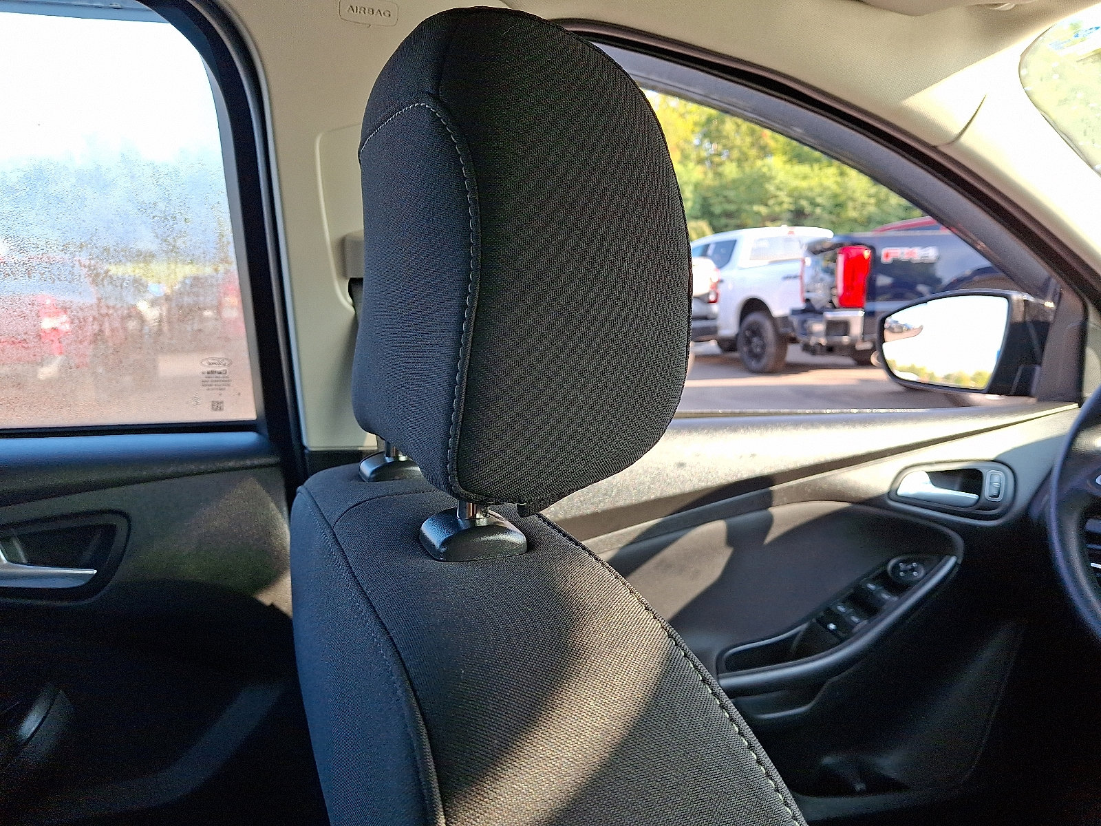 Certified 2018 Ford Focus SE w/ SE Appearance Package image 13