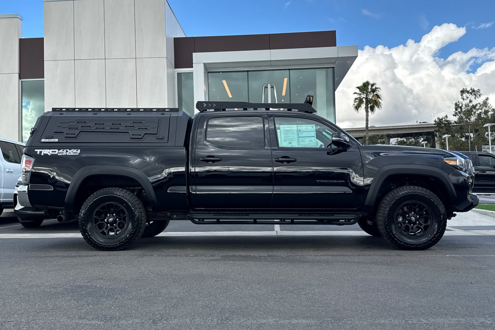 Used 2023 Toyota Tacoma TRD Off-Road w/ Black Out Package (TMS) AWD/4WD image 2