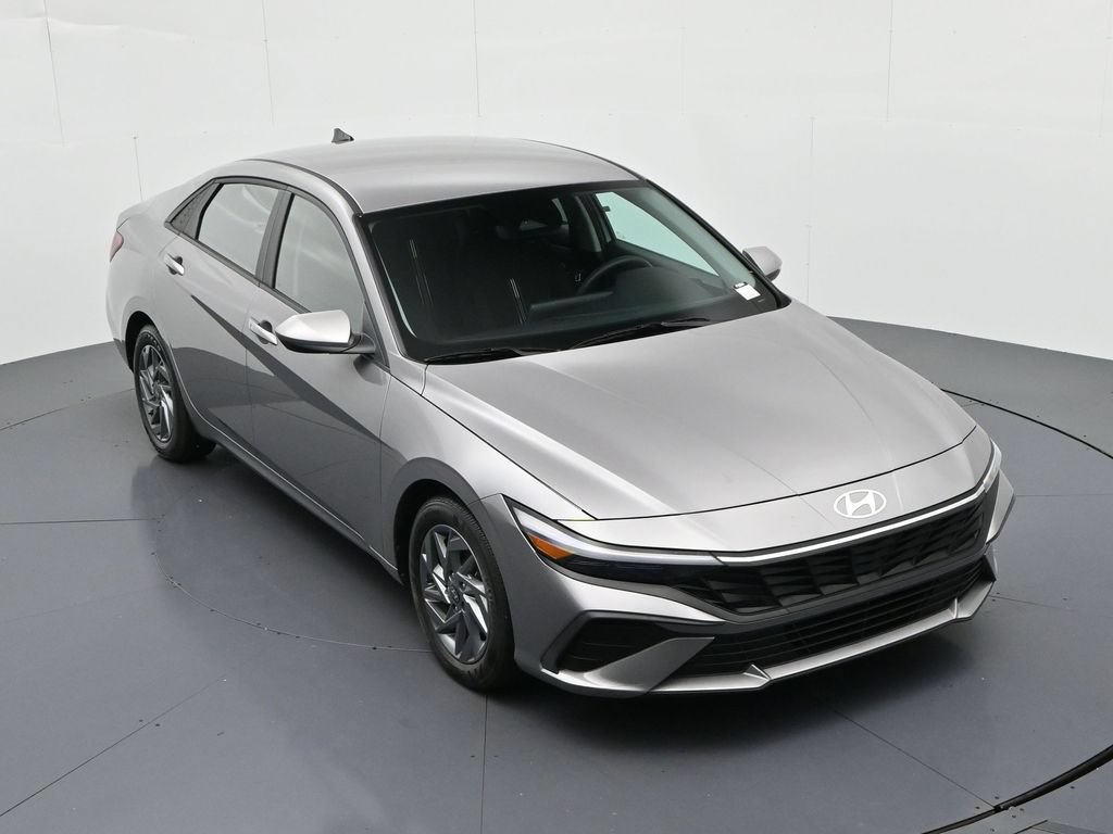 Used 2024 Hyundai Elantra SEL FWD image 16