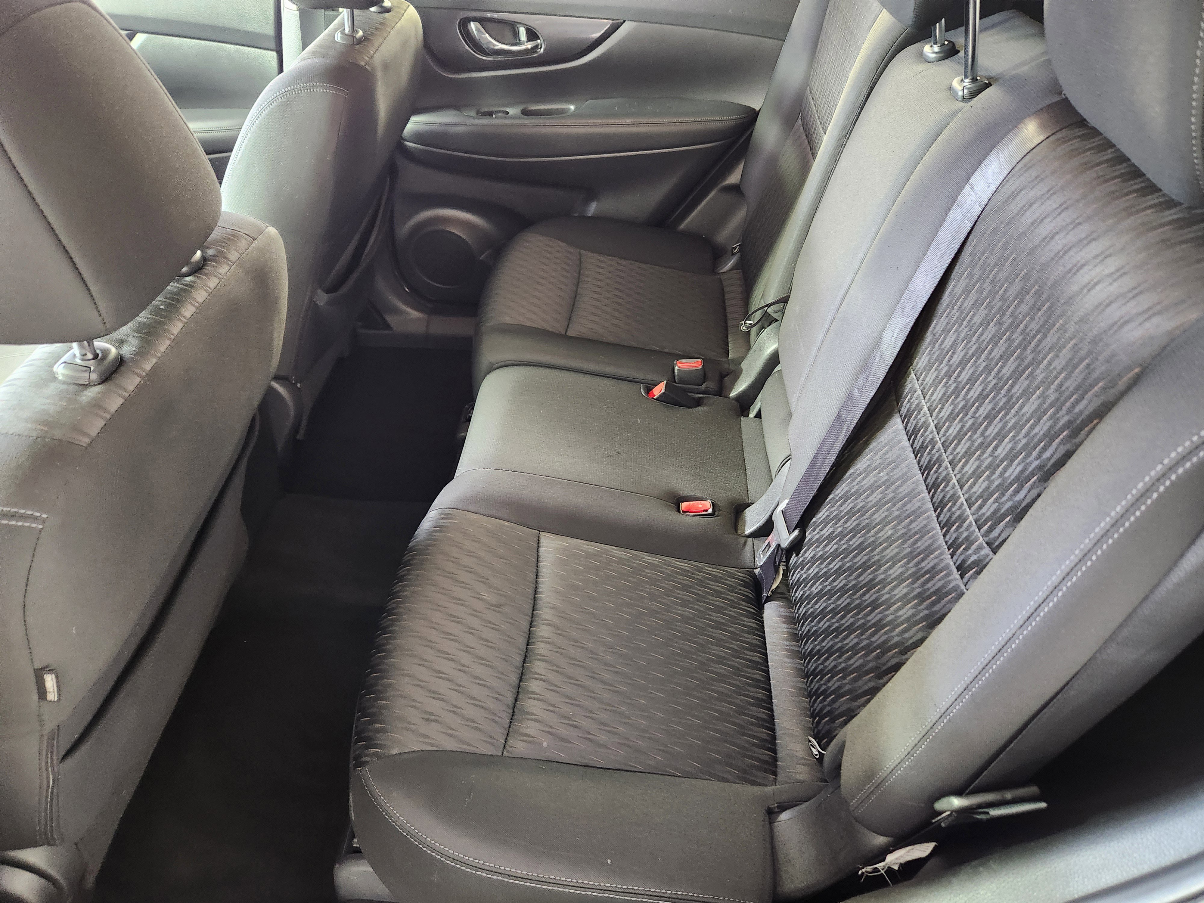 Used 2018 Nissan Rogue S image 14