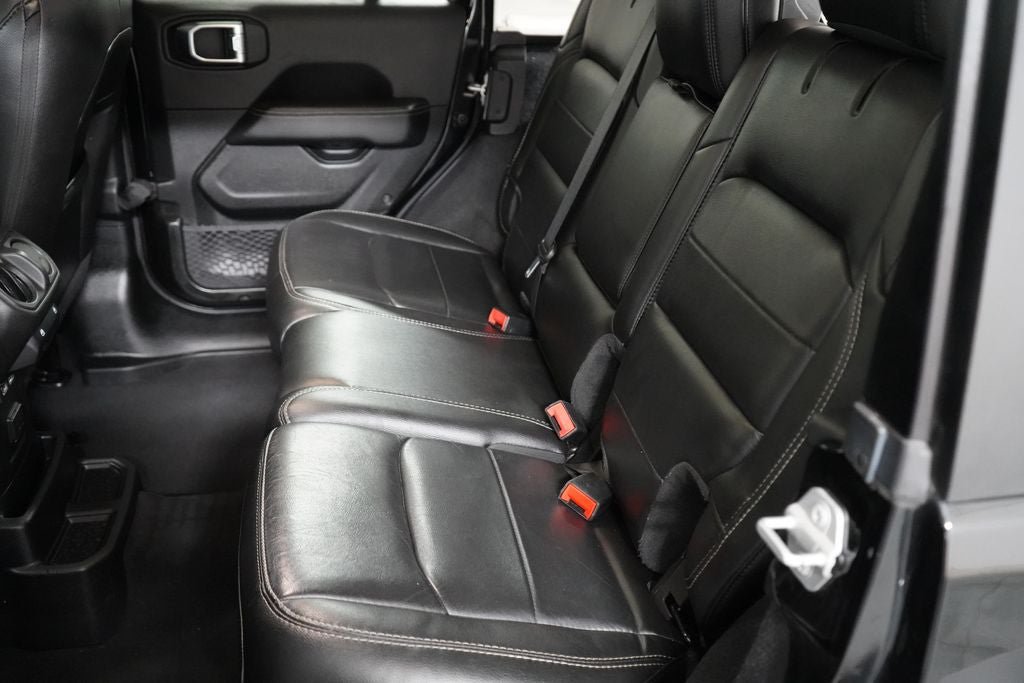 Used 2020 Jeep Wrangler Unlimited Sahara w/ Dual Top Group AWD/4WD image 25