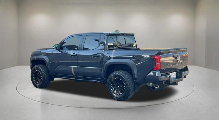 Used 2024 Toyota Tacoma TRD Off-Road w/ TRD Off Road Upgrade Package AWD/4WD image 4
