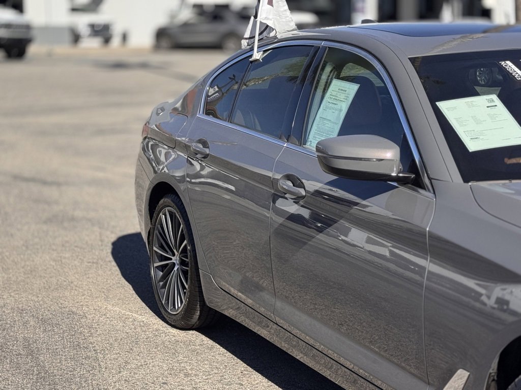 Used 2022 BMW 530i w/ Premium Package image 5