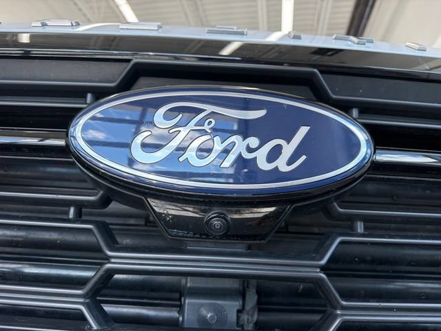 Certified 2025 Ford Expedition Active AWD/4WD image 3