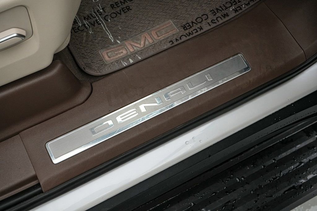 Used 2024 GMC Yukon XL Denali w/ Denali Reserve Package image 30
