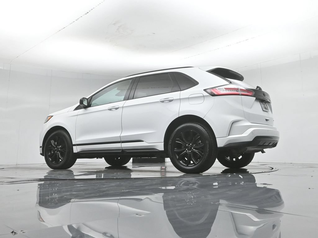 Certified 2022 Ford Edge SE w/ Black Appearance Package AWD/4WD image 51