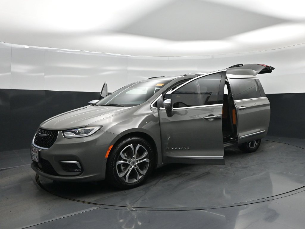 Used 2024 Chrysler Pacifica Pinnacle FWD image 22