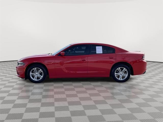 Used 2018 Dodge Charger SXT image 2