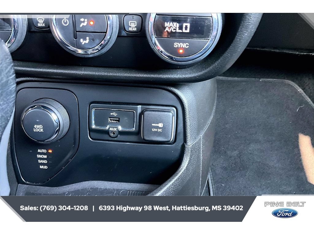 Used 2017 Jeep Renegade Limited AWD/4WD image 24