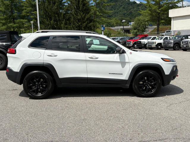 Used 2018 Jeep Cherokee Trailhawk AWD/4WD image 2