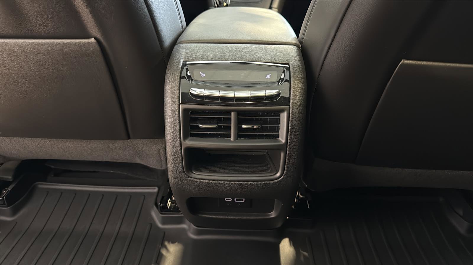 Used 2023 Cadillac XT5 Premium Luxury w/ Technology Package AWD/4WD image 28