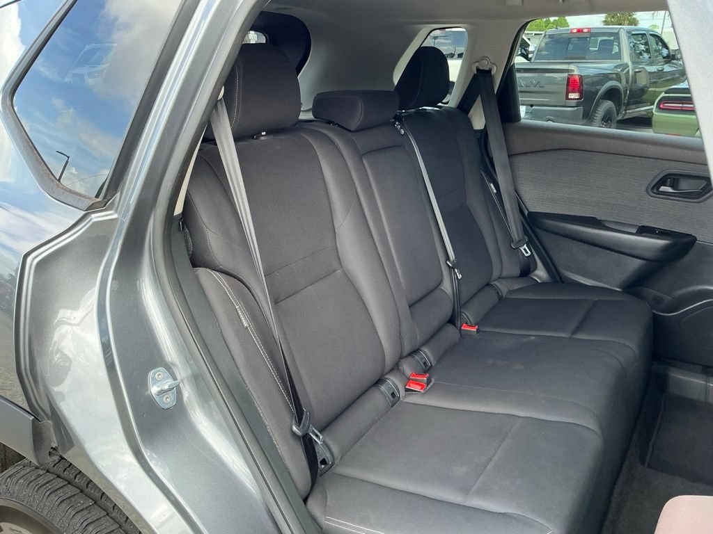 Used 2023 Nissan Rogue S AWD/4WD image 16