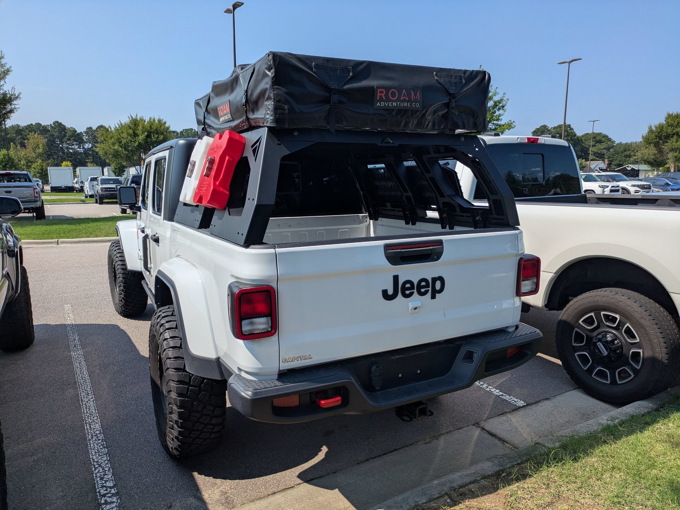 Used 2023 Jeep Gladiator Sport AWD/4WD image 4