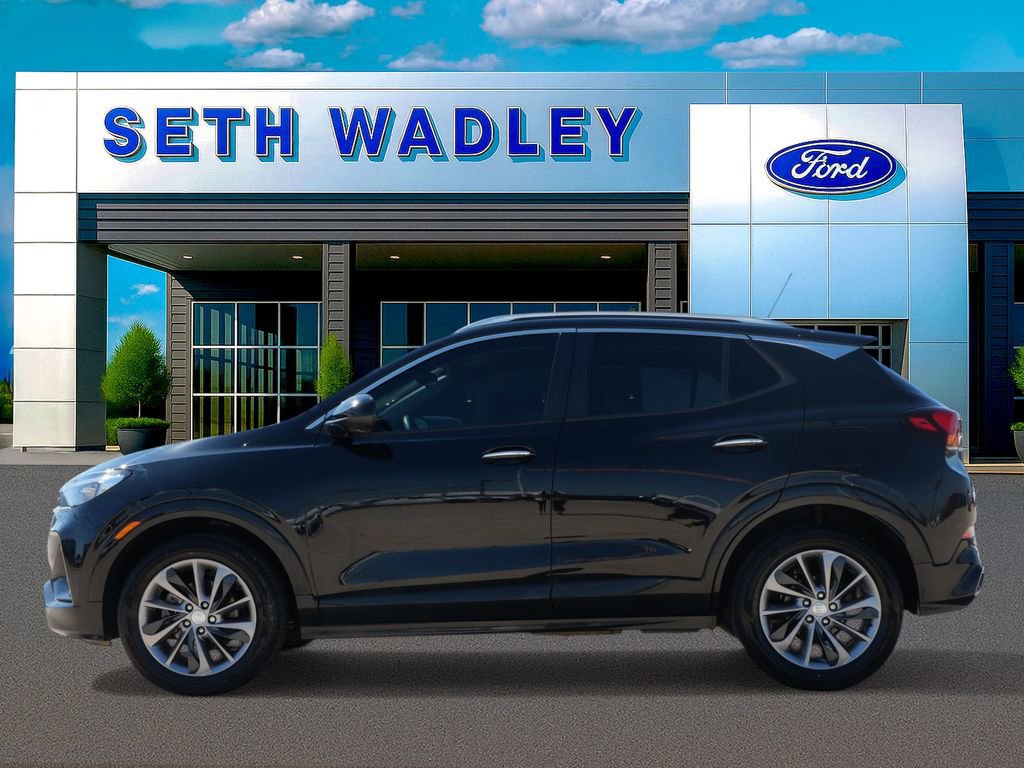 Used 2022 Buick Encore GX Select w/ Sport Touring Package image 2