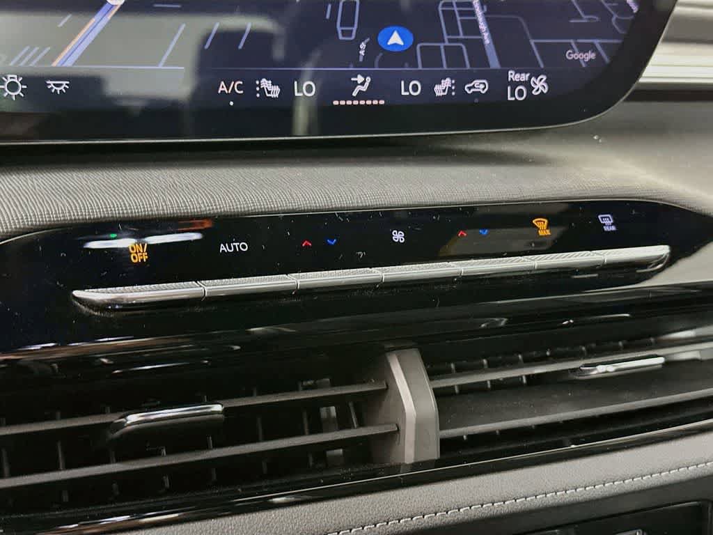 Used 2025 Buick Enclave Preferred FWD image 17