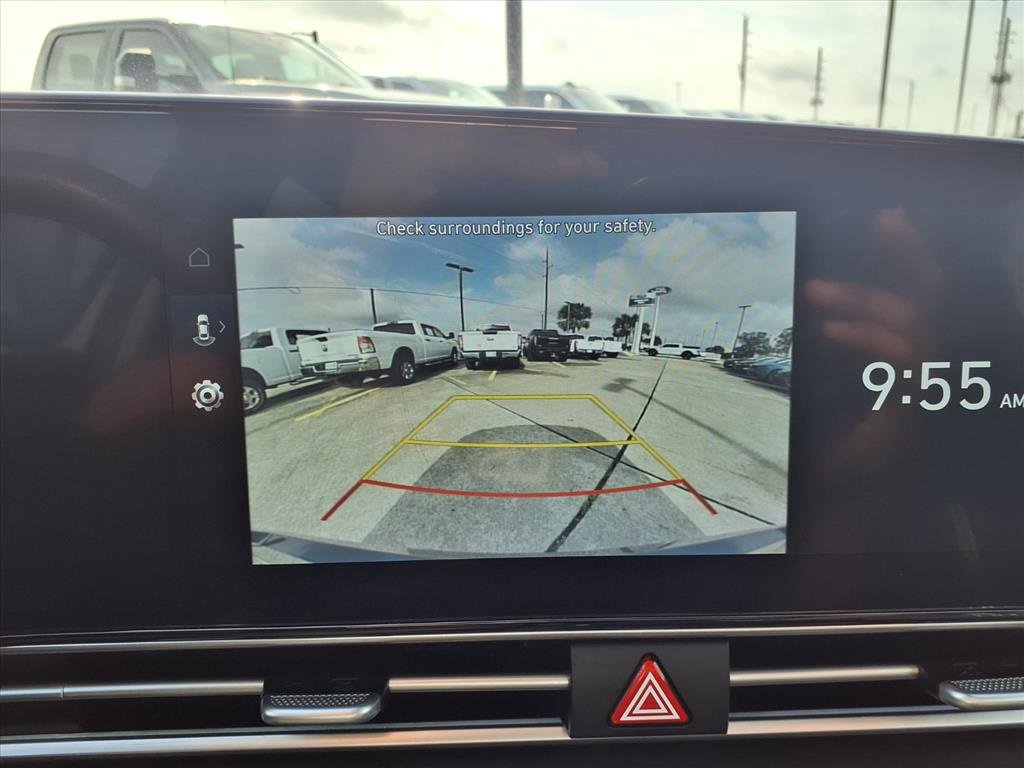 Used 2024 Hyundai Elantra SEL image 11