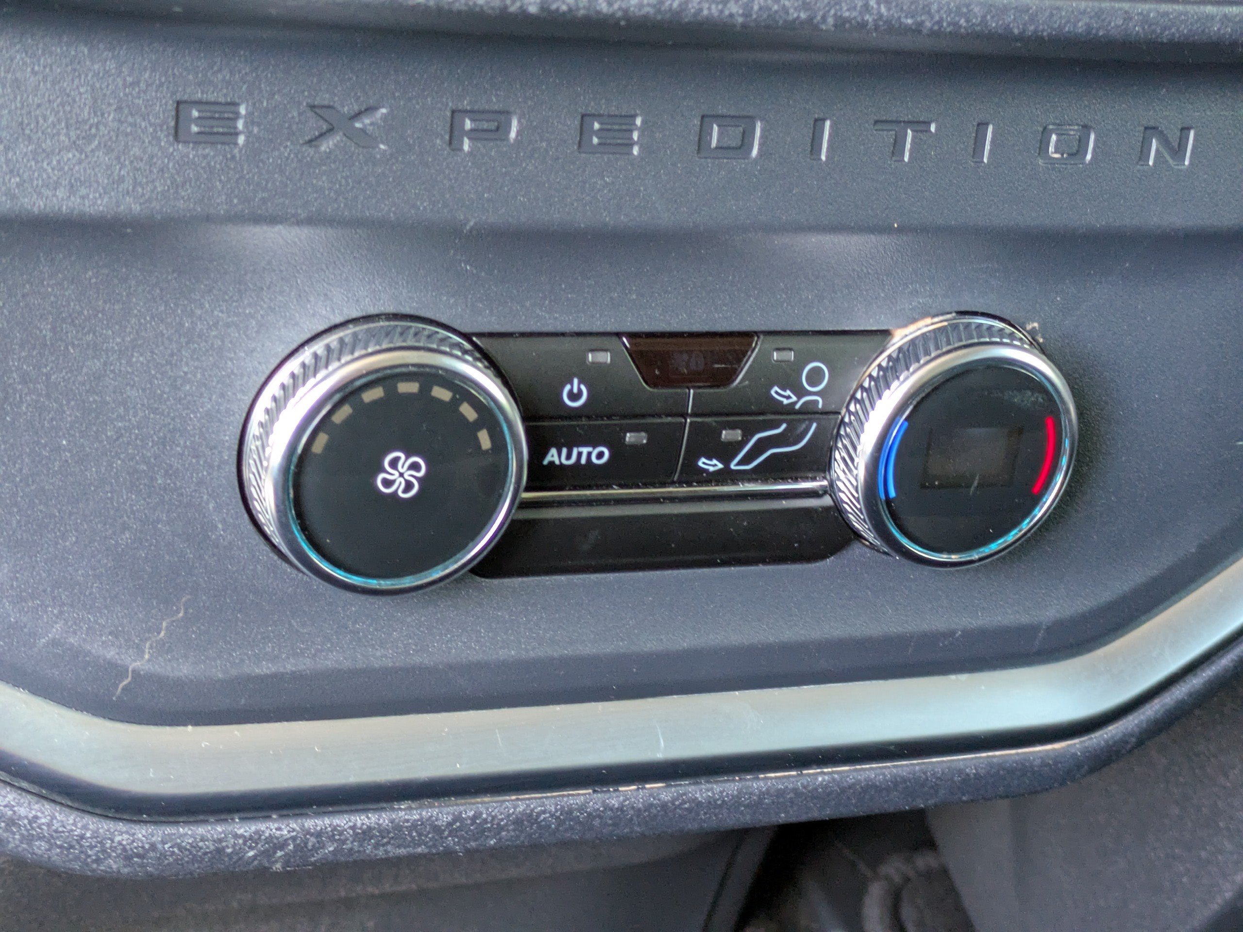 Certified 2025 Ford Expedition Active AWD/4WD image 22