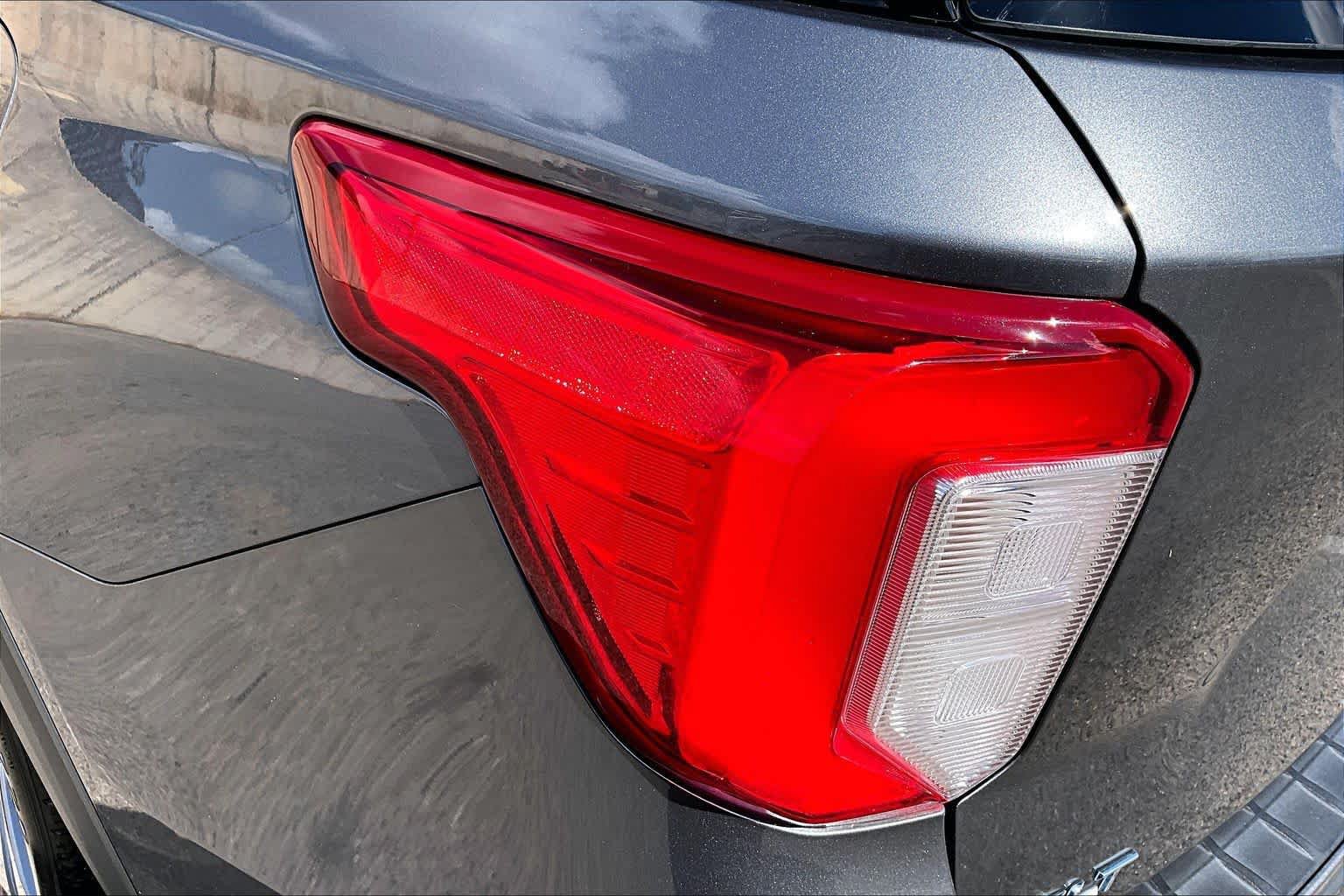 Certified 2022 Ford Explorer XLT w/ Equipment Group 202A RWD image 28