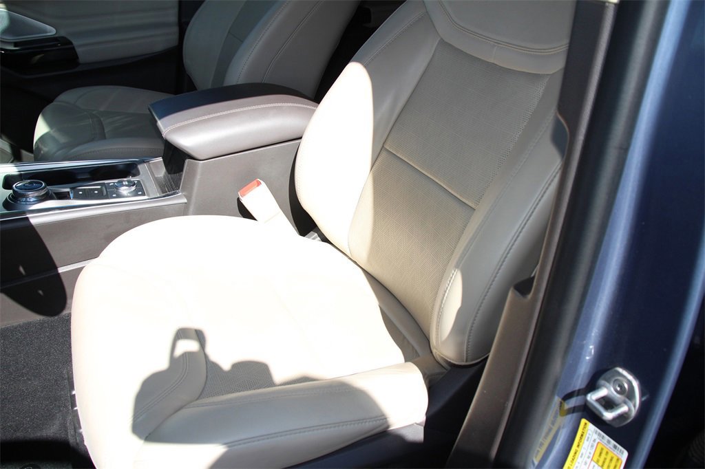 Certified 2021 Ford Explorer Platinum w/ Equipment Group 601A image 22