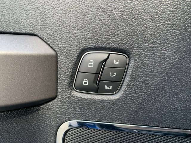 Certified 2022 Ford F350 Platinum AWD/4WD image 17
