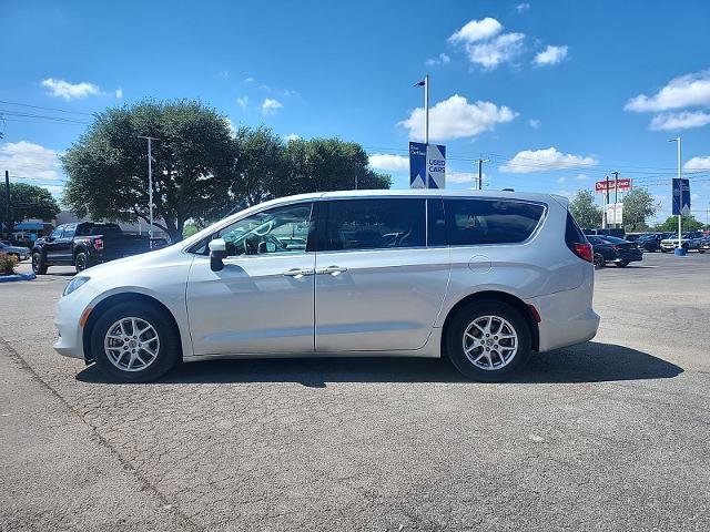 Used 2023 Chrysler Voyager LX FWD image 4