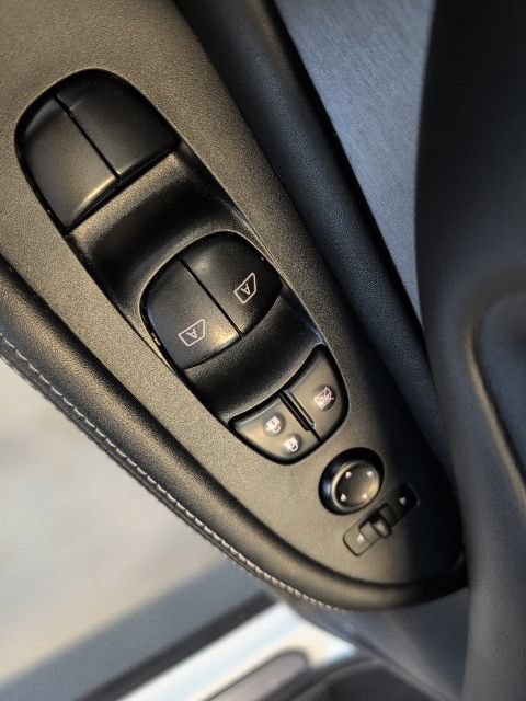 Used 2024 Nissan Murano SV AWD/4WD image 14