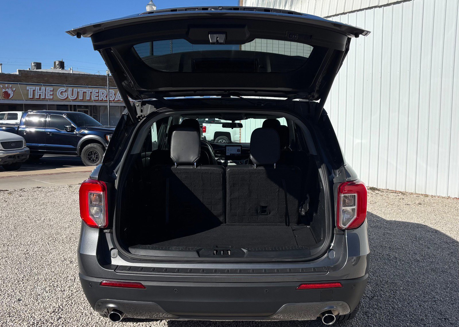 Certified 2022 Ford Explorer XLT w/ Equipment Group 202A image 9