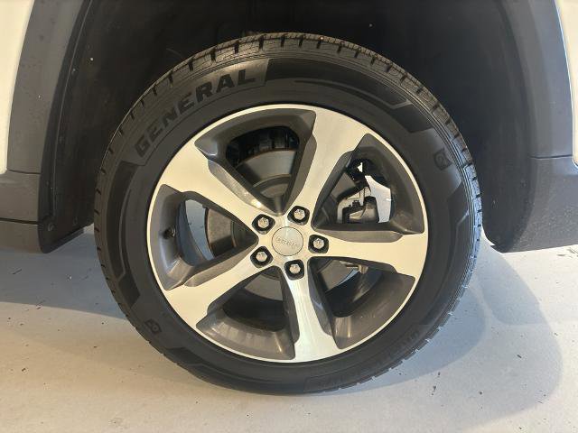 Used 2023 Jeep Grand Cherokee L Limited w/ Trailer Tow Group (B) image 9