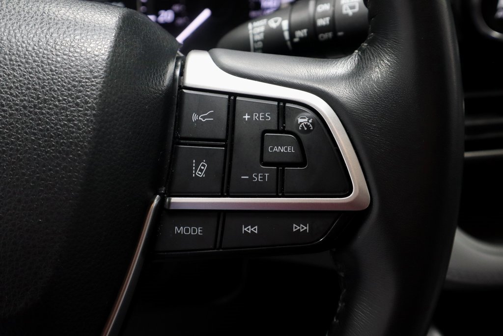 Used 2023 Toyota Highlander LE image 29