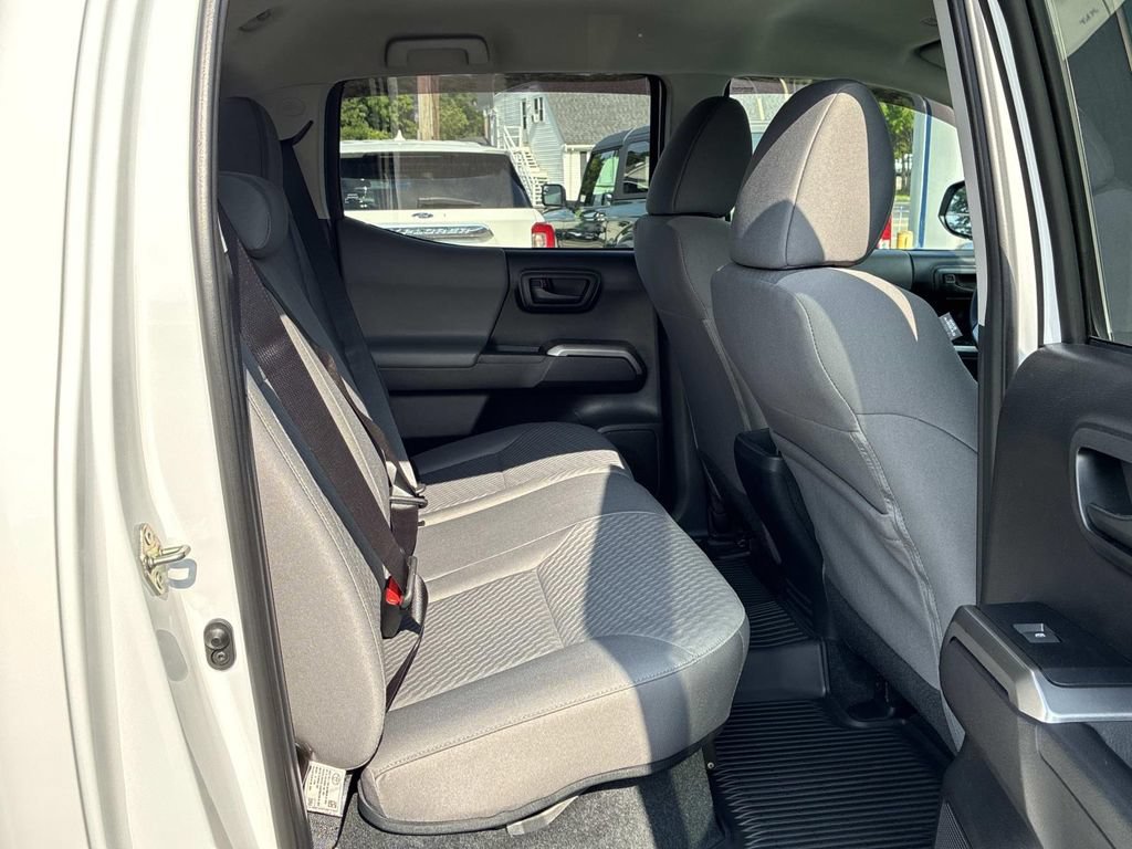 Used 2020 Toyota Tacoma SR5 AWD/4WD image 10
