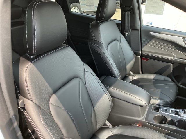 Certified 2025 Ford Escape SE w/ PHEV Premium Package FWD image 21