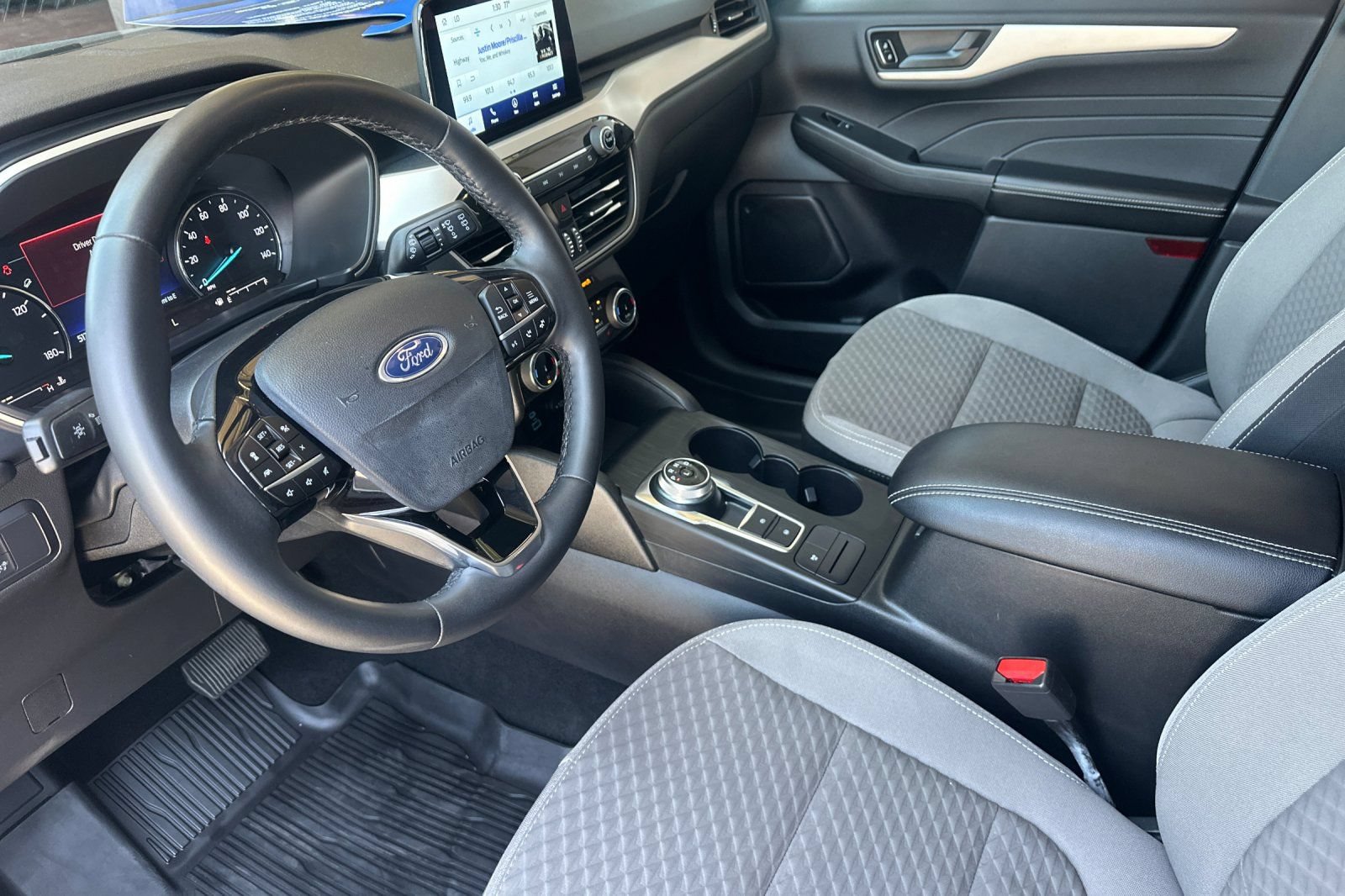 Certified 2022 Ford Escape SE w/ SE Sport Appearance Package FWD image 9