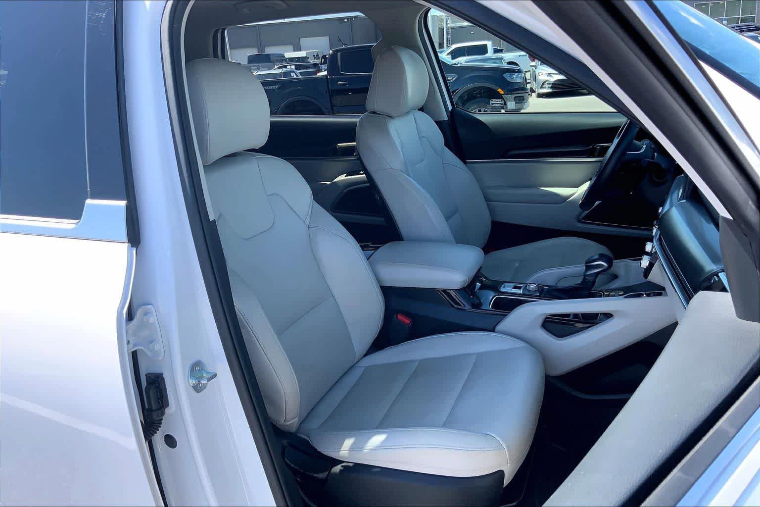 Used 2024 Kia Telluride S FWD image 11