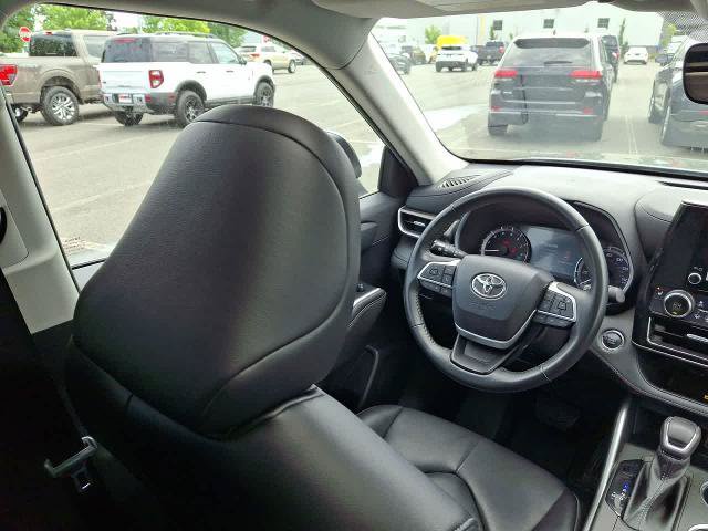 Used 2023 Toyota Highlander XLE AWD/4WD image 15