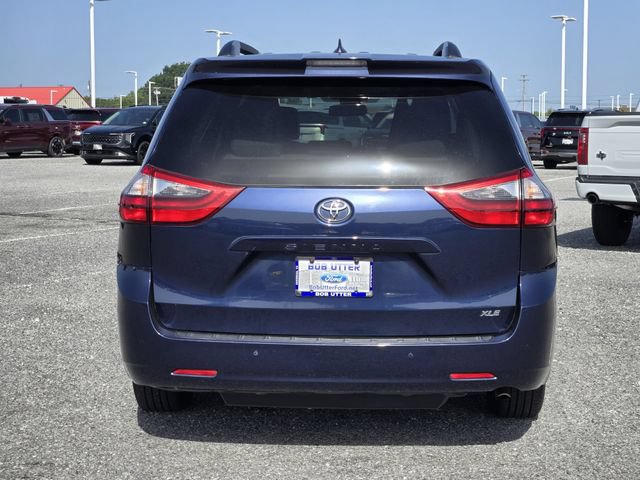 Used 2020 Toyota Sienna XLE w/ XLE Navigation Package FWD image 6