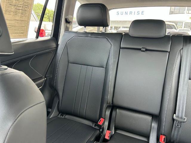 Used 2022 Volkswagen Tiguan SE FWD image 12