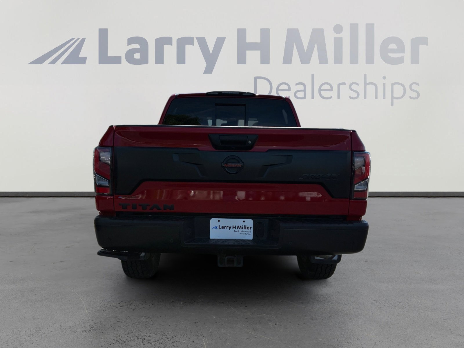 Used 2021 Nissan Titan PRO-4X w/ Pro-4x Convenience Package AWD/4WD image 4