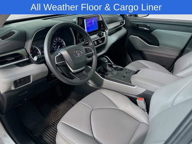 Used 2024 Toyota Highlander XLE FWD image 11